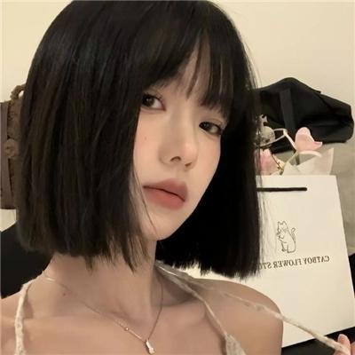 草丛中的人
